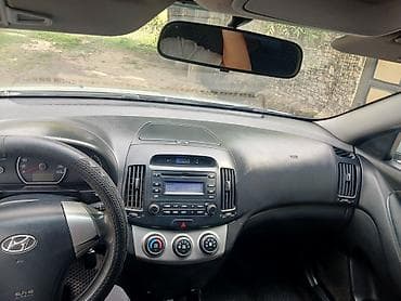 toyota ayris: Hyundai Elantra: 2010 г., 1.6 л, Бензин, Седан — 7