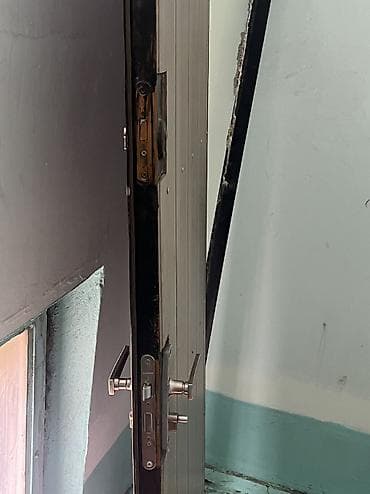 продам черный метал: Двери для домов и квартир, Металлическая, Одностворчатая, Правосторонняя, цвет - Черный — 4