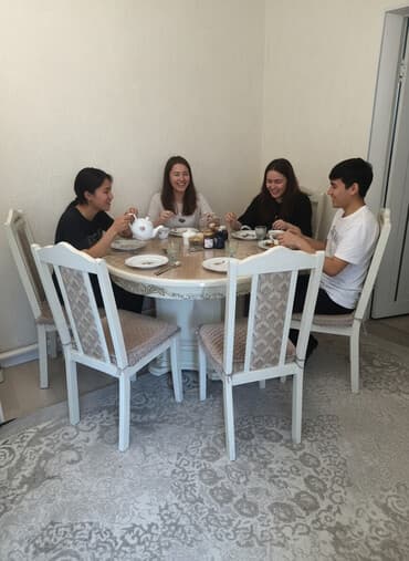 Кухонный стол и стул, Б/у, Самовывоз, цвет - Белый at lalafo.kg Кухонный стол и стул, Б/у, Самовывоз, цвет - Белый