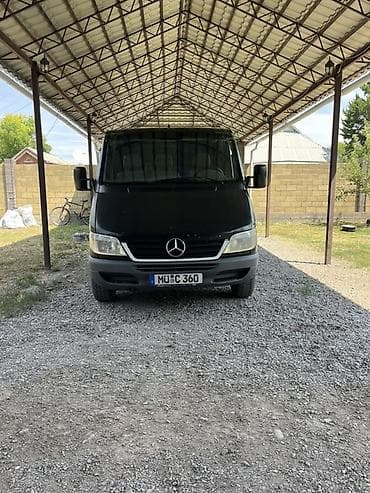 Легкий грузовик, Mercedes-Benz, Дубль, 2 т, Б/у at lalafo.kg Легкий грузовик, Mercedes-Benz, Дубль, 2 т, Б/у