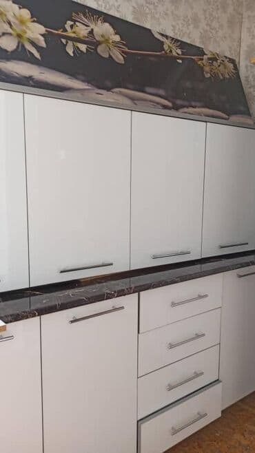 Г.Ош,продаётся кухня быу,состояние Идеал,длина 2.20,высота стола