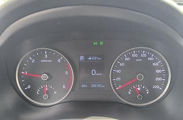 mondeo 3: Kia Stonic: 2018 г., 1.6 л, Робот, Дизель, Кроссовер — 10
