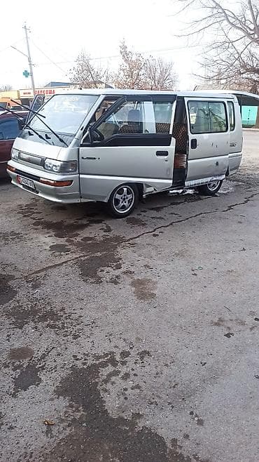 r17 4100: Mitsubishi L300: 1996 г., 2.5 л, Механика, Дизель, Минивэн — 7