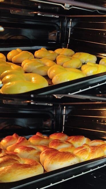 продаю яйцо: Сосиски в тесте, свежая выпечка из пекарни. - Румяная, глянцевая — 8