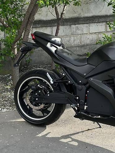 выхлоп акропович: Спортивный мотоцикл в агрессивном пластиковом обвесе, цвет матовый — 9