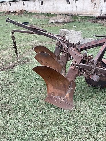 матор для мотоблока: Навесной оборотный плуг на 3 корпуса для трактора. - Конструкция: три — 1