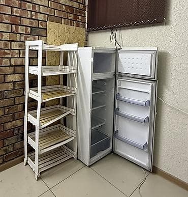 samsung 70: Белый отдельностоящий холодильник с двумя камерами, морозильная камера — 1