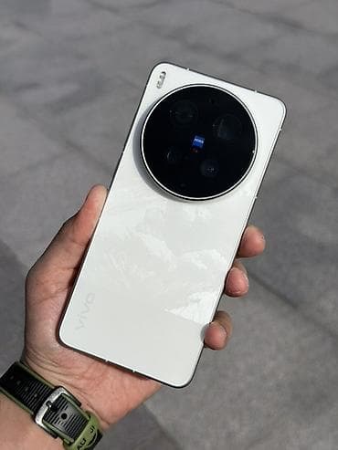 Мобильные телефоны и аксессуары: Vivo X300 Pro, цвет - Белый — 1