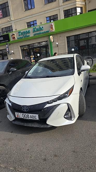 prius: Toyota Prius: 2019 г., 1.8 л, Автомат, Электромобиль, Лифтбек — 4