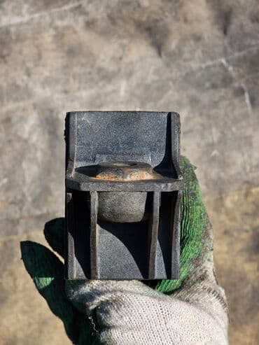 двигател на спринтер: Подушка мотора Mercedes-Benz 1998 г., Б/у, Оригинал, Германия — 9