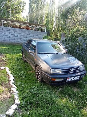 Volkswagen Vento: 1992 г., 1.8 л, Механика, Бензин, Седан