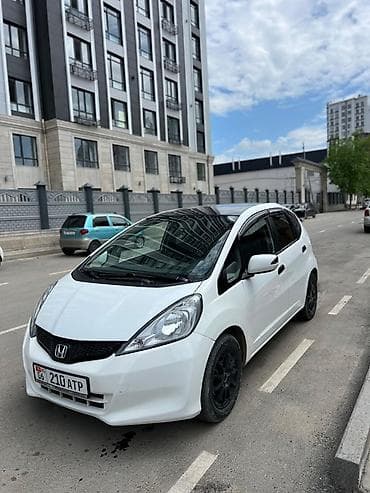 Honda Jazz: 2012 г., 1.3 л, Вариатор, Бензин, Хэтчбэк