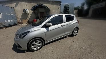 Chevrolet Spark: 2017 г., 1 л, Автомат, Бензин, Хэтчбэк