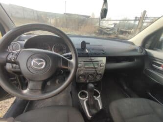 продаю саната: Mazda 2: 2007 г., 1.4 л, Механика, Бензин, Хэтчбэк — 9