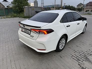 crown 2018: Toyota Corolla: 2022 г., 1.8 л, Вариатор, Гибрид, Седан — 4