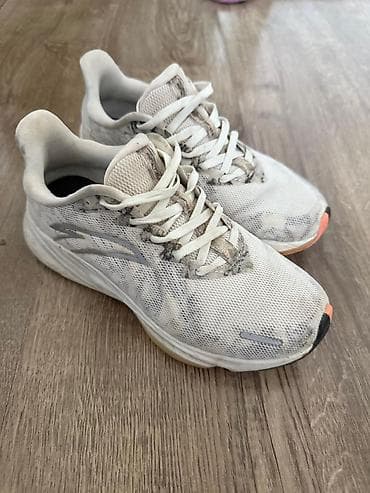 волейбол кросовки: Женская обувь — две пары 1) Кроссовки для бега/фитнеса - Легкая — 1