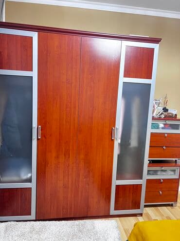 Терезелер жана комплектөөчүлөр: Уктоочу бөлмө гарнитуру, Колдонулган, Эки кишилик керебет, Шкаф, Комод, Жыгач, Өзү алып кетүү, түсү - Күрөң — 1