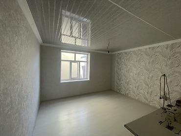 Сдаётся светлая комната с окном и свежей отделкой. С условиями душ