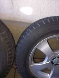 шины на внедорожник: Колеса в сборе 235 / 65 / R 17, Зима, Б/у, Комплект, Внедорожные (АТ/МТ), Литые, отверстий - 5 — 5