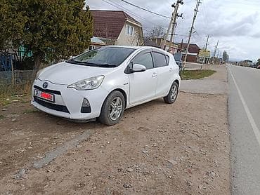 Toyota Aqua: 2013 г., 1.5 л, Автомат, Гибрид, Хэтчбэк — 2