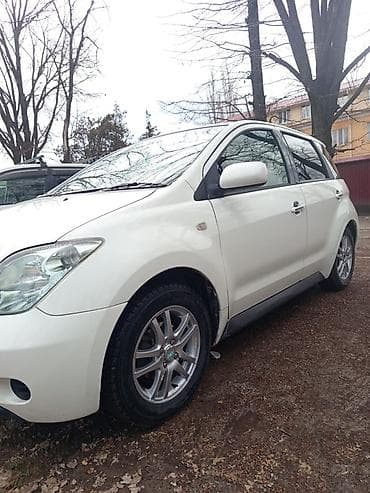 Toyota Ist: 2002 г., 1.3 л, Автомат, Бензин, Хэтчбэк