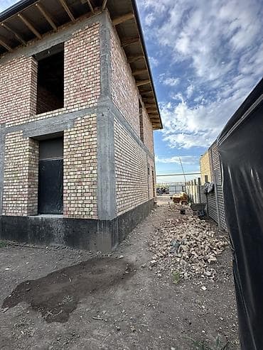 Недвижимость: Продается надежный 2-этажный кирпичный дом в Новопокровке (район поста — 6
