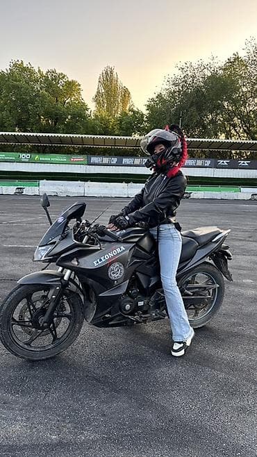 Спортивный мотоцикл с обвесом в стиле спорт-туринг. Характеристики и