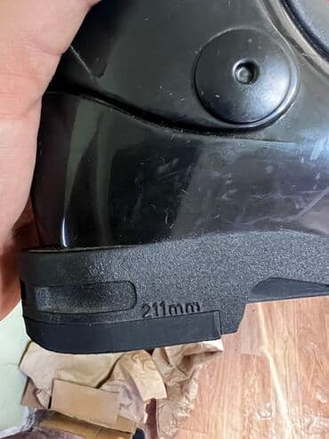 футбольные бутсы predator: Продам лыжные ботинки. На ребенка примерно 3-5 лет. Новые. (Не подошли — 4