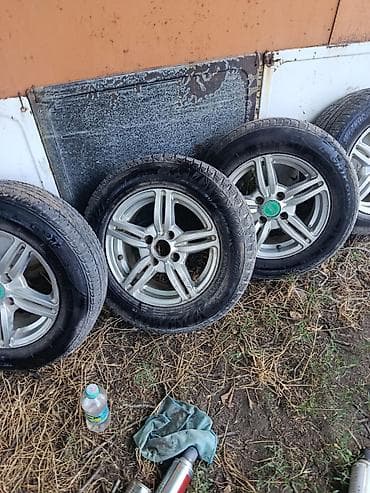 Унаа: Дөңгөлөктөр монтажда 175 / 70 / R 13, All-season, Колдонулган, Комплект, Жеңил унаалар, тешиктери - 4 — 1