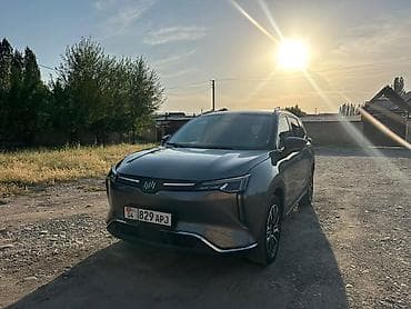 wuling mini ev: Weltmeister W6, 2022 г., 21523 км, Передний, В наличии — 2