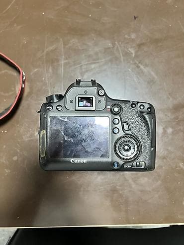 sigma 35: Фотоаппарат Canon EOS (зеркальная камера серии 5D) с широкоугольным — 3