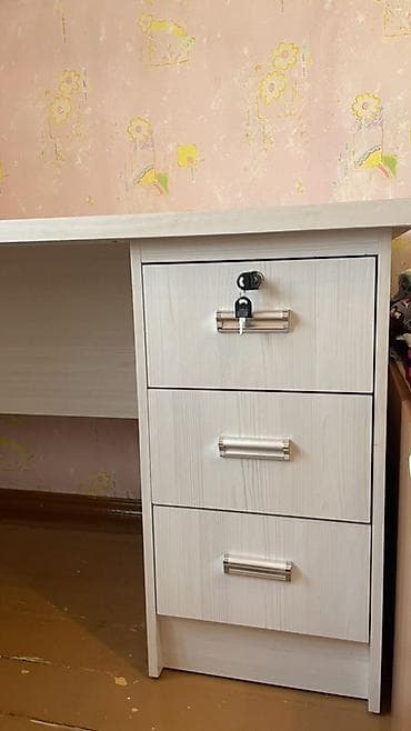 Столы: Компьютерный стол, С полками — 3