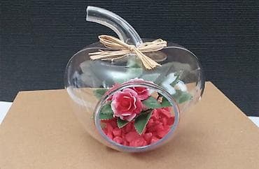 с кованную вазу цветами: Стеклянный флорариум-яблоко с декоративной композицией. - Прозрачная — 2