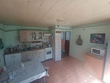 кызыл кия кыз: 🏡 Продаётся Дом в районе Красный Строитель📍 📍 Локация — 8