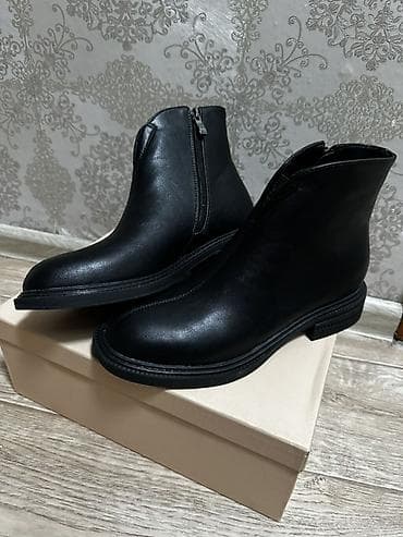 Ботинки и ботильоны: Женская обувь. Ботинки Деми новые, размер 38. 1300 сом Туфли новые — 1