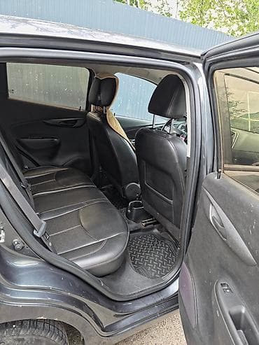 малолитражка машина: Chevrolet Spark: 2016 г., Автомат, Бензин, Хэтчбэк — 6