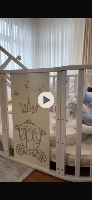 купить матрас на детскую кроватку: Эллиптическая детская кроватка белого цвета с вертикальными рейками — 2