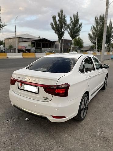 e70: Dongfeng : 2022 г., Электромобиль, Седан — 4