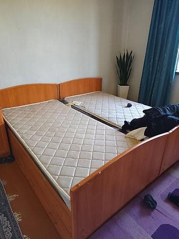 Спальные гарнитуры: Спальный гарнитур в стиле «бук/вишня» (ЛДСП) Состав: - Трёхстворчатый — 3