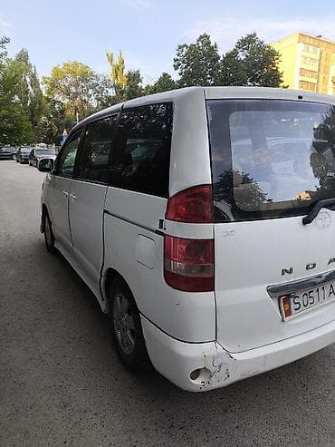 Toyota Noah: 2005 г., 2 л, Автомат, Бензин, Вэн/Минивэн — 5