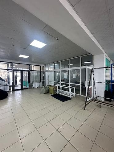 Недвижимость: 1 этаж Первая линия Площадь: 630 м² Арендная ставка: 5 $/м² Сдаётся — 6