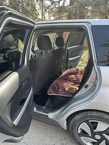 для такси авто: Toyota Ist: 2003 г., 1.5 л, Автомат, Бензин, Хэтчбэк — 10