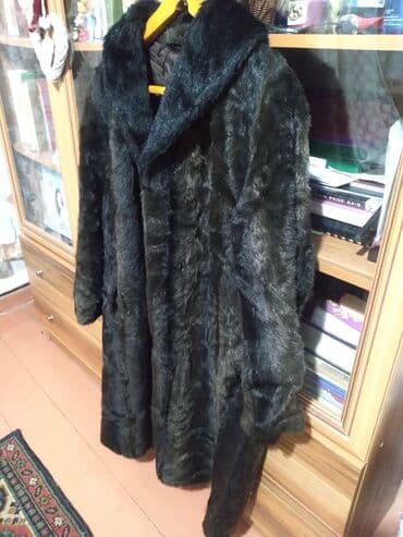 шуба: Шуба из тёмного меха, без размера - Длина: ниже колена - Свободный — 2
