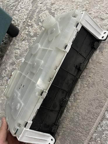 Детали электрики авто: Щиток приборов Toyota — 3