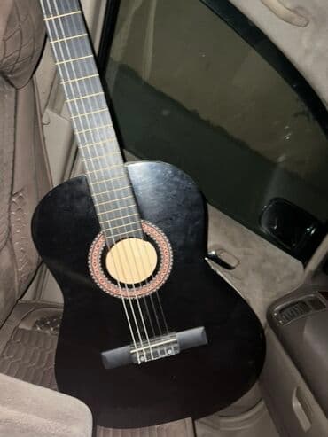 ямаха акустика: Классическая акустическая гитара 4/4, черный глянцевый корпус. - Тип — 1