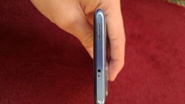 сенсорный телефон: Смартфон Redmi в светло-голубом/серебристом цвете. Устройство имеет — 5