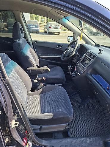 bmv e34: Honda Stream: 2001 г., 2 л, Механика, Газ, Минивэн — 7