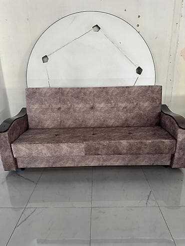 small table: Прямой диван в современном стиле - Компактный трехместный диван с — 1