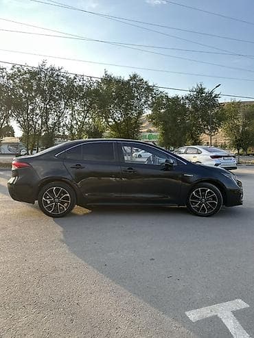 низкопрофиль: Toyota Levin: 2021 г., 1.8 л, Автомат, Гибрид, Седан — 2