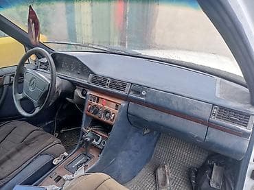 акп 124: Mercedes-Benz 190: 1994 г., Автомат, Седан — 4